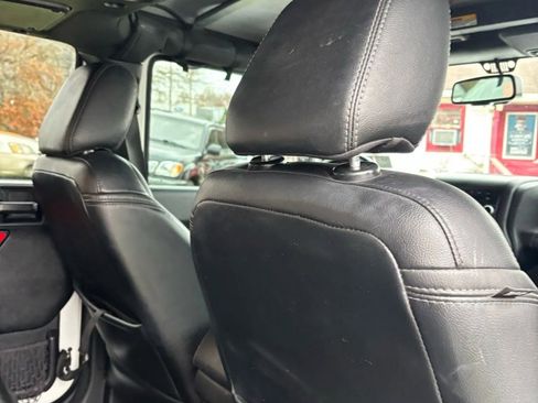 Used 2016 Jeep Wrangler Unlimited Sahara image 40