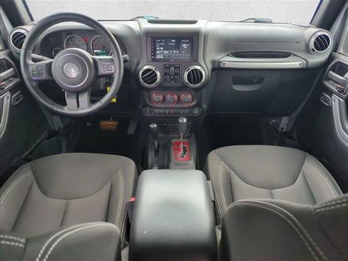 Used 2015 Jeep Wrangler Unlimited Sahara w/ Connectivity Group AWD/4WD image 21