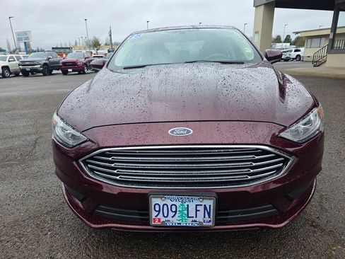 Used 2018 Ford Fusion SE w/ Fusion SE Technology Package image 6