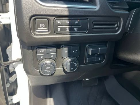 Used 2023 Chevrolet Tahoe Z71 w/ Z71 Off-Road Package AWD/4WD image 18