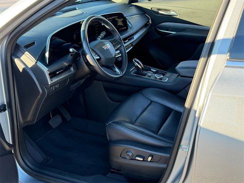 Used 2024 Cadillac XT4 Premium Luxury image 9