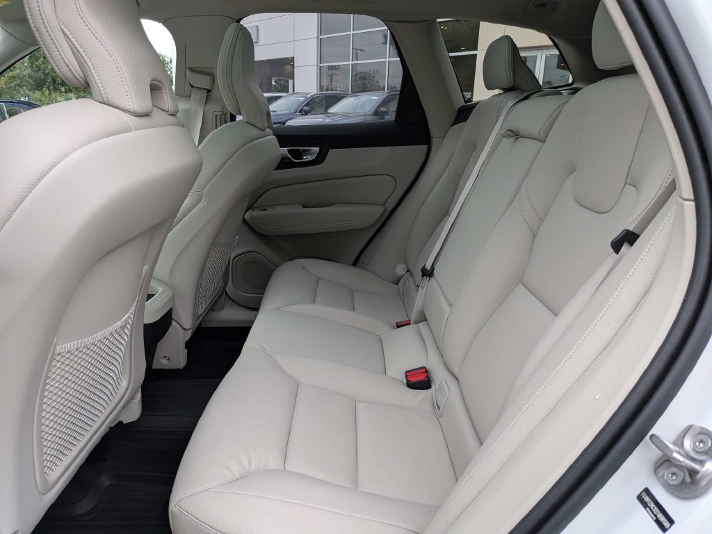 Certified 2025 Volvo XC60 B5 Plus w/ Protection Package Premier AWD/4WD image 17
