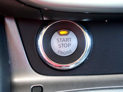 Used 2024 Nissan Murano SV image 17