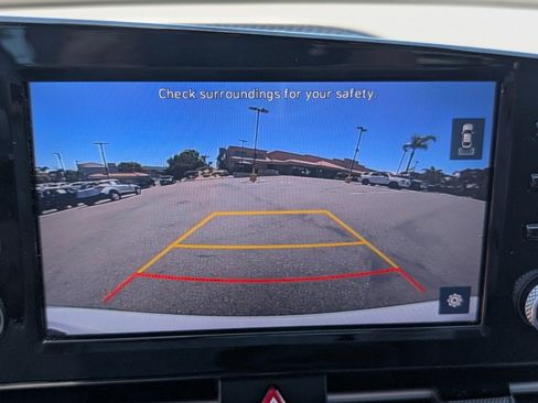 Used 2022 Hyundai Elantra SEL w/ Convenience Package FWD image 6