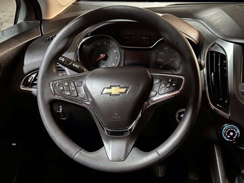 Used 2018 Chevrolet Cruze LT w/ Convenience Package image 18