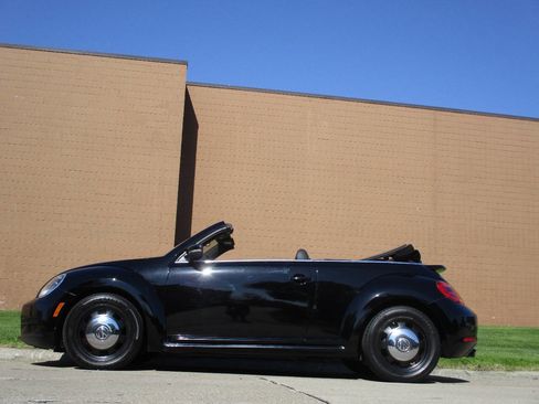 Used 2013 Volkswagen Beetle 2.5 FWD image 16