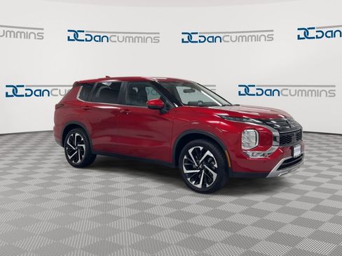 Used 2023 Mitsubishi Outlander SE AWD/4WD image 2
