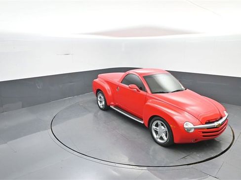 Used 2004 Chevrolet SSR w/ Preferred Equipment Group image 18