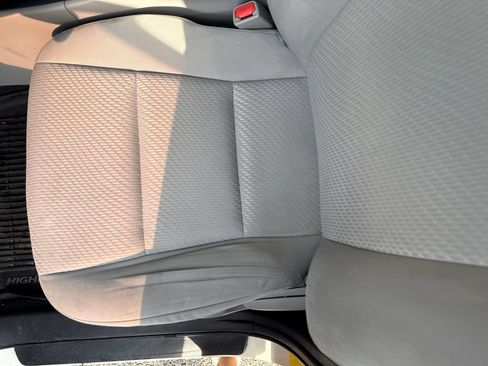 Used 2019 Toyota Highlander LE FWD image 13