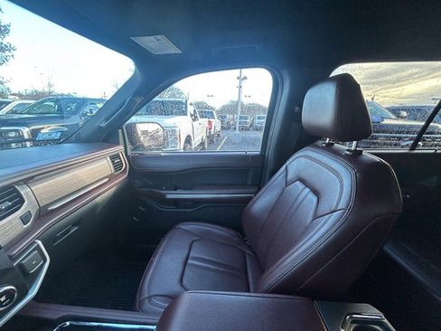 Used 2024 Ford Expedition Limited image 19