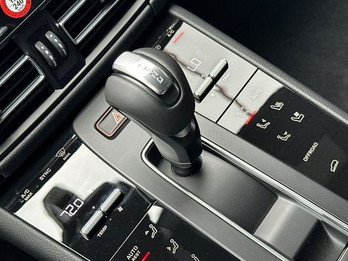 New 2025 Porsche Macan image 28