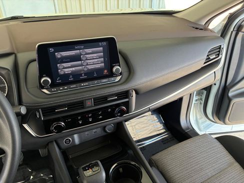 Used 2021 Nissan Rogue S FWD image 17