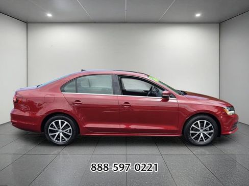 Used 2017 Volkswagen Jetta SE FWD image 6