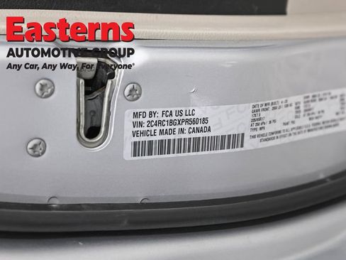 Used 2023 Chrysler Pacifica Touring-L FWD image 38