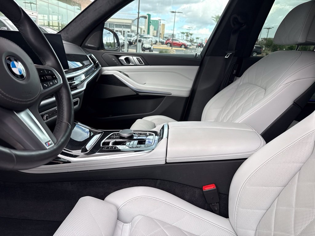 Used 2025 BMW X7 xDrive40i w/ M Sport Package AWD/4WD image 9