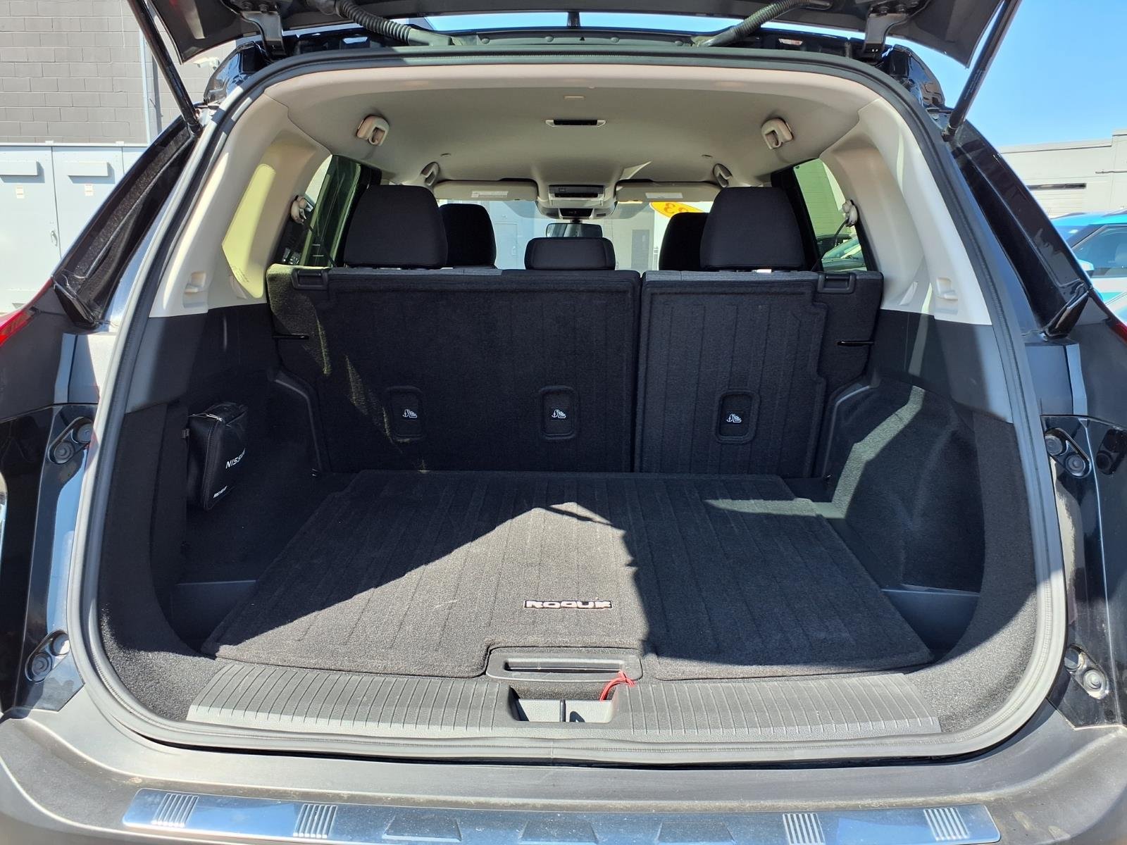 Used 2023 Nissan Rogue SV AWD/4WD image 19