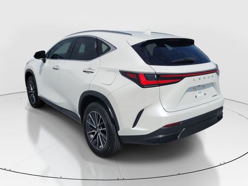 Used 2025 Lexus NX 250 FWD w/ Towing Package (2000 Lbs) image 4