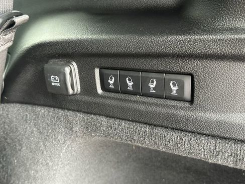 Used 2023 Jeep Grand Cherokee L Overland w/ Luxury Tech Group IV RWD image 32