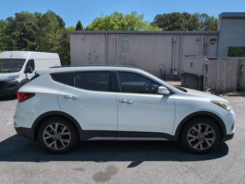Used 2017 Hyundai Santa Fe Sport image 4