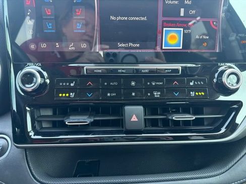 Used 2021 Toyota Highlander Limited AWD/4WD image 14