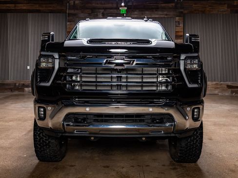 Used 2024 Chevrolet Silverado 2500 LTZ w/ LTZ Convenience Package image 2