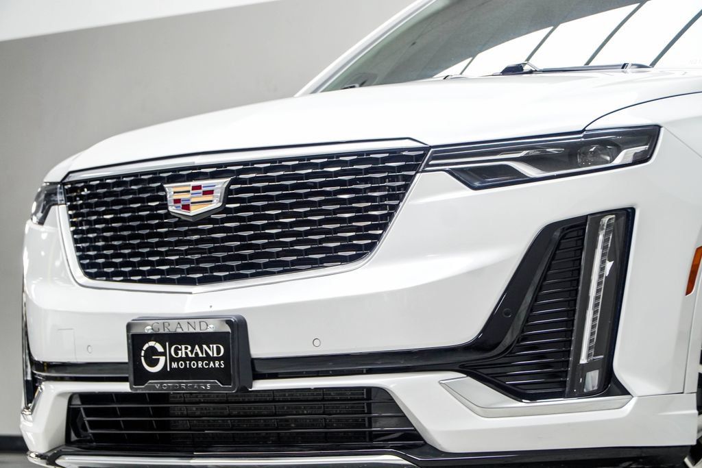 Used 2022 Cadillac XT6 Premium Luxury AWD/4WD image 2