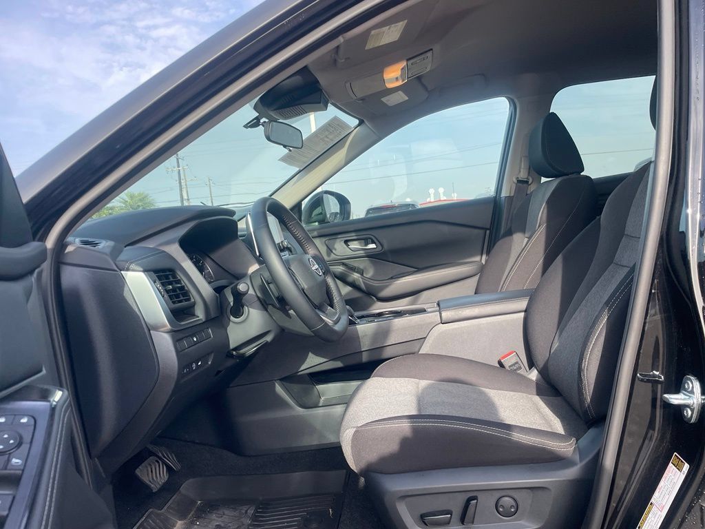Certified 2026 Nissan Rogue SV FWD image 10