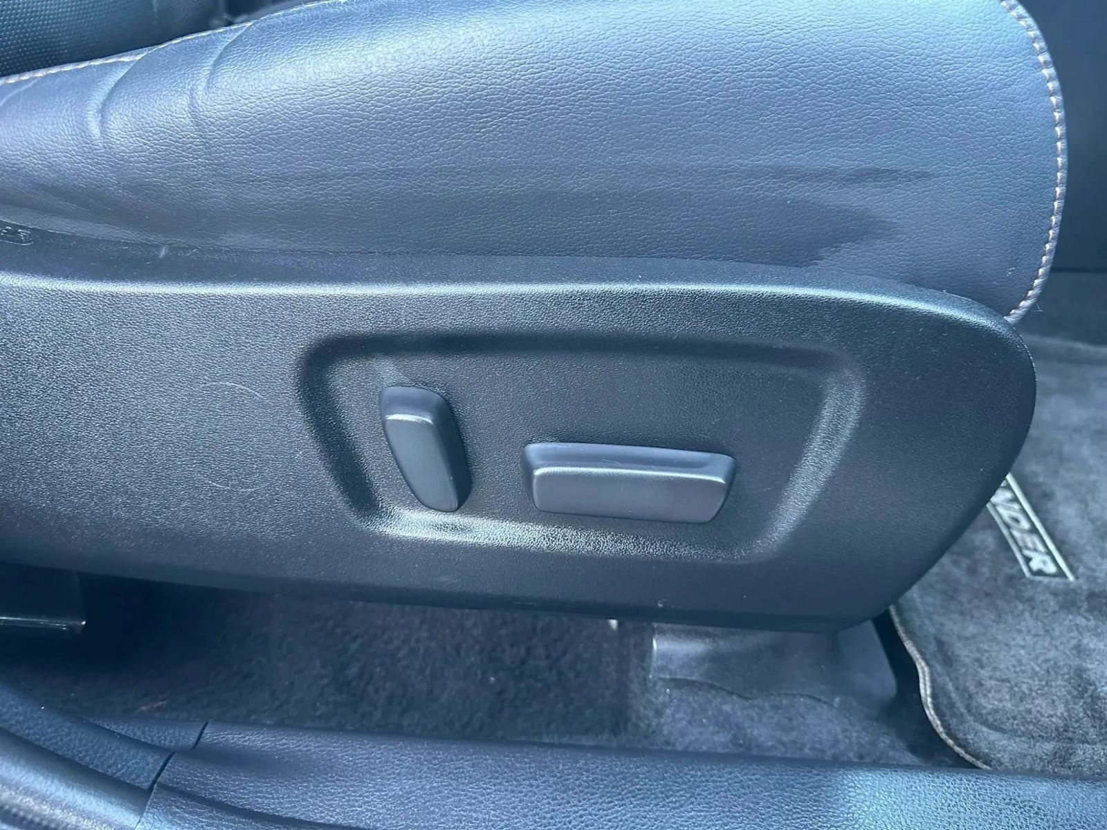 Used 2019 Toyota Highlander Limited FWD image 25