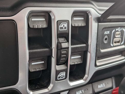 Used 2020 Jeep Gladiator Overland AWD/4WD image 28