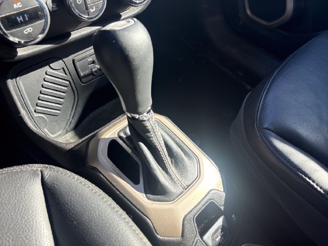 Used 2017 Jeep Renegade Limited FWD image 25
