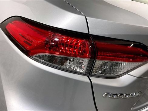 Used 2024 Toyota Corolla LE FWD image 28