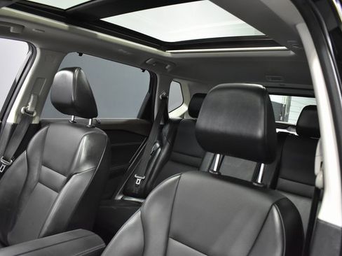 Used 2022 Nissan Rogue SV w/ SV Premium Package image 16