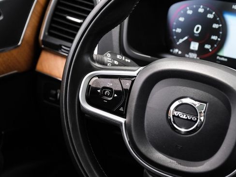Used 2021 Volvo XC90 T6 Momentum w/ Climate Package AWD/4WD image 16
