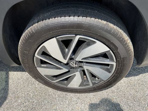 Used 2024 Volkswagen Atlas SE AWD/4WD image 14