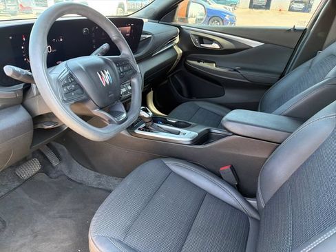 Used 2025 Buick Envista Preferred w/ Convenience II Package FWD image 18