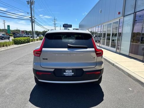 Certified 2025 Volvo XC40 B5 Plus AWD/4WD image 4