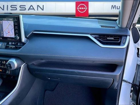 Used 2020 Toyota RAV4 Limited image 23