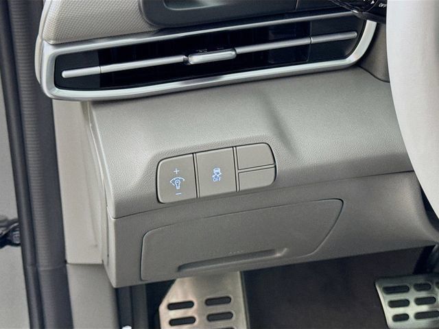 Certified 2025 Hyundai Elantra Sport FWD image 14