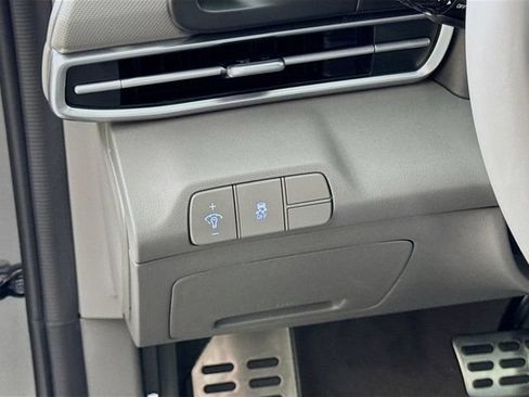 Certified 2025 Hyundai Elantra Sport FWD image 14