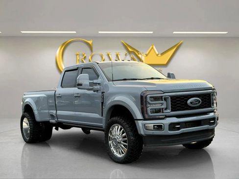 Used 2024 Ford F450 Limited w/ FX4 Off-Road Package image 4
