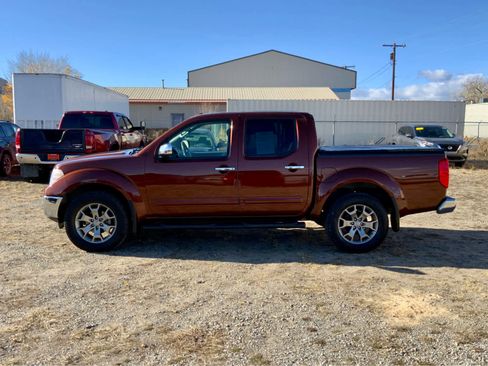 Used 2018 Nissan Frontier SL image 2