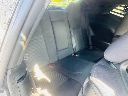 Used 2015 Dodge Challenger SXT RWD image 16