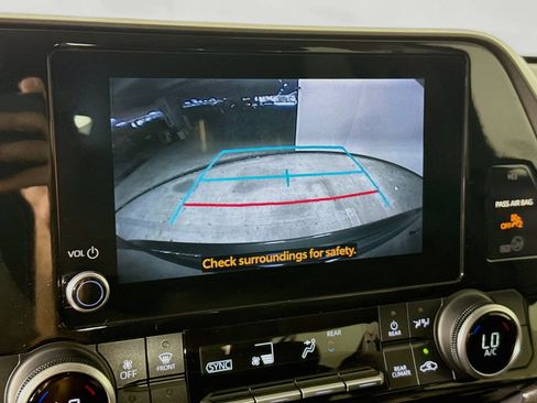 Used 2024 Toyota Highlander LE FWD image 14