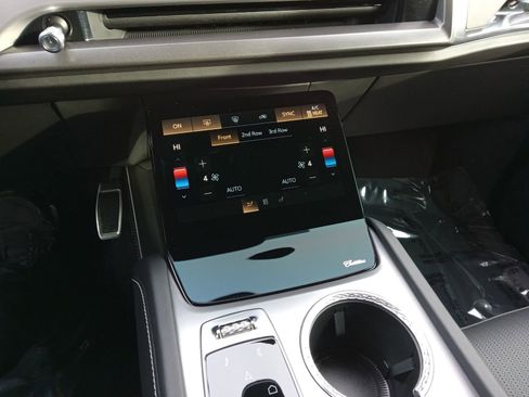 Used 2026 Cadillac Vistiq Luxury image 20