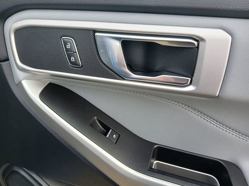 Used 2021 Ford Explorer XLT w/ Equipment Group 202A image 29