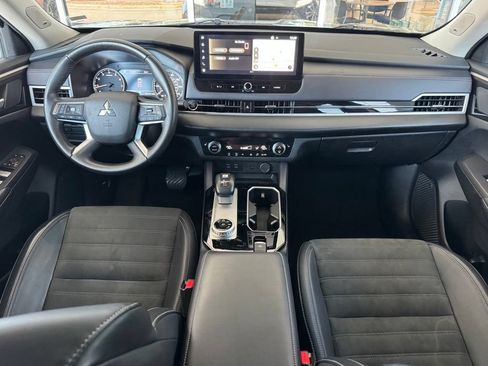 Used 2025 Mitsubishi Outlander SE FWD image 25