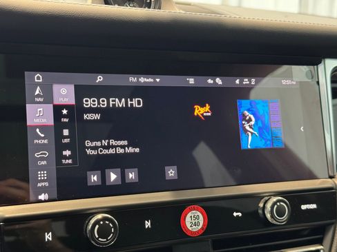 Used 2025 Porsche Macan image 17