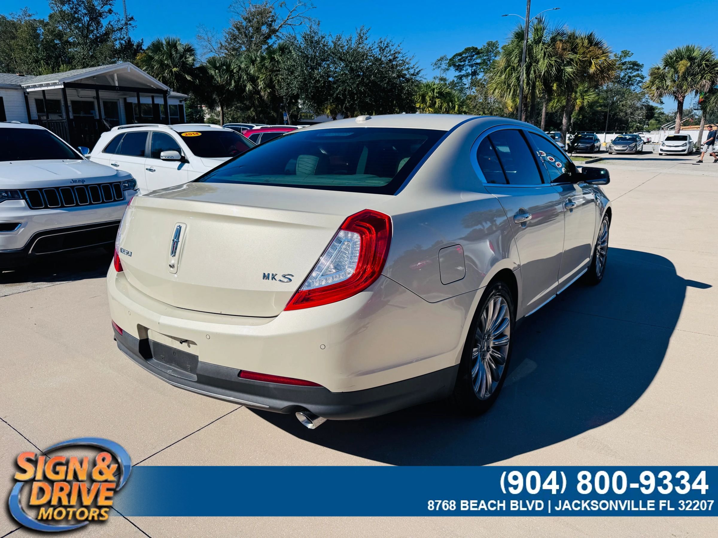 Used 2014 Lincoln MKS w/ Equipment Group 101A FWD image 3
