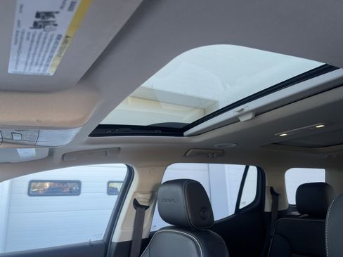 Used 2022 GMC Acadia Denali w/ Denali Ultimate Package image 11