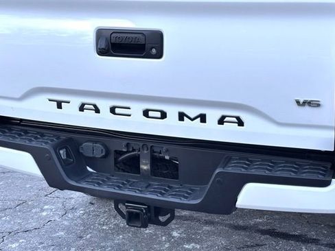 Used 2021 Toyota Tacoma TRD Off-Road w/ Technology Package image 11